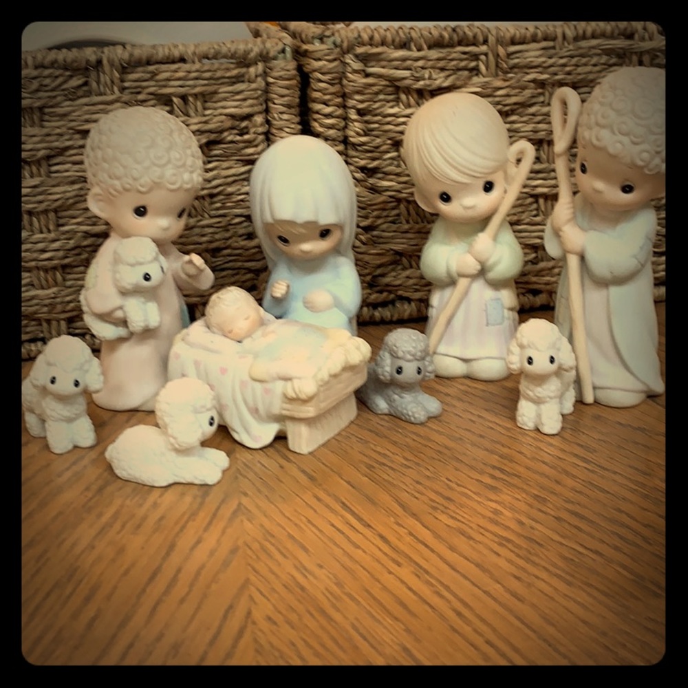 Precious moments , Come let us adore him